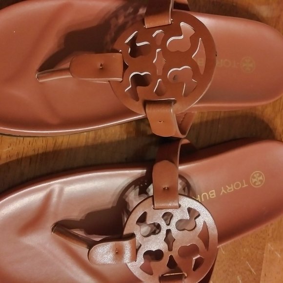 New w/o tag Tory Burch MILLER Cloud thong shoes SANDALS sz 41/ Leather Medallion